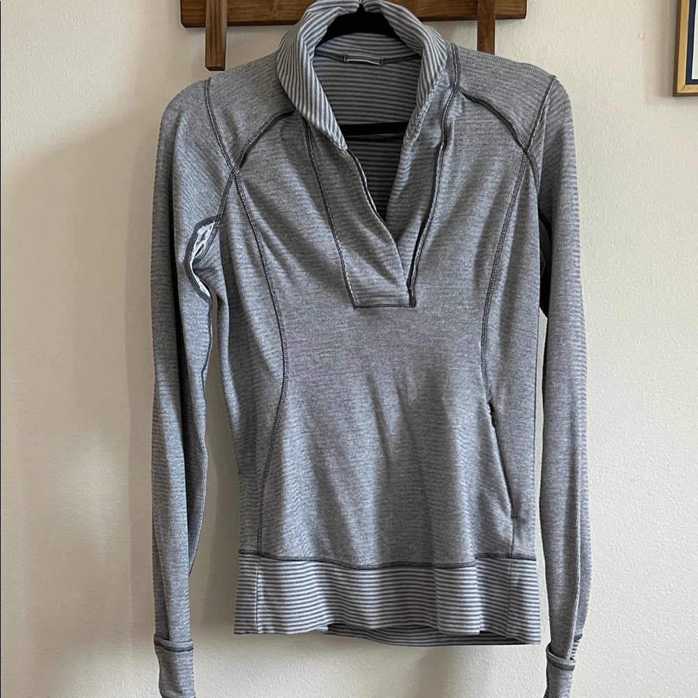 Lululemon stretch long sleeve, size 8